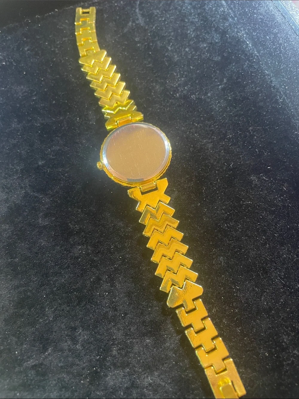 Ladies fashion Watch gold tone and blue rhinestones brand new battery